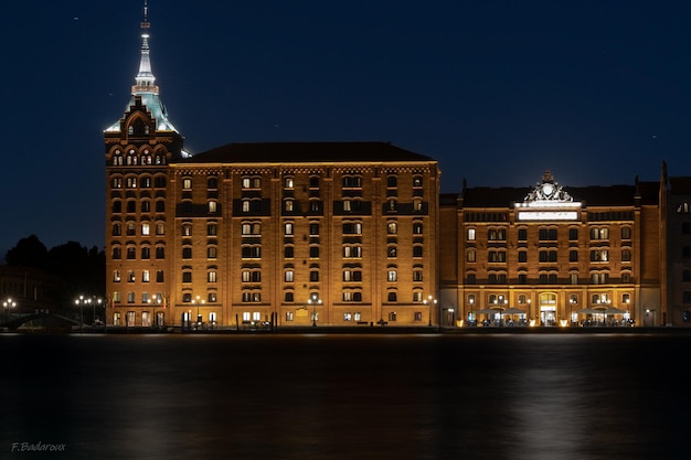 Znaleźć hotel Hilton w Warszawie – przewodnik po DoubleTree